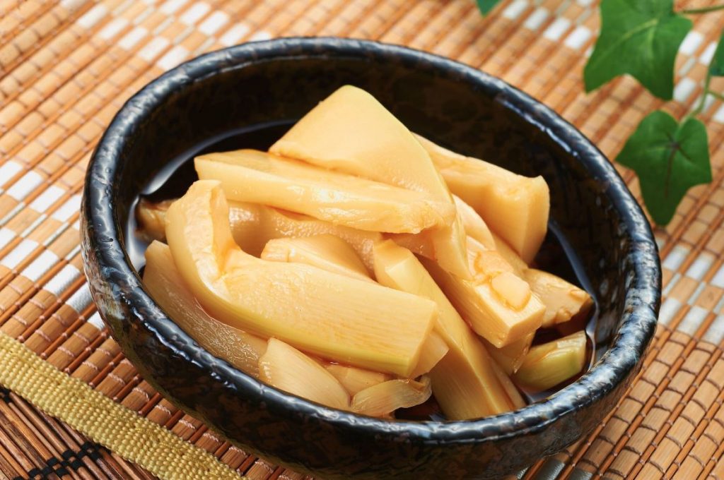 HLY Pickled Sliced Bamboo Shoot 新來源 鮮嫩香脆筍